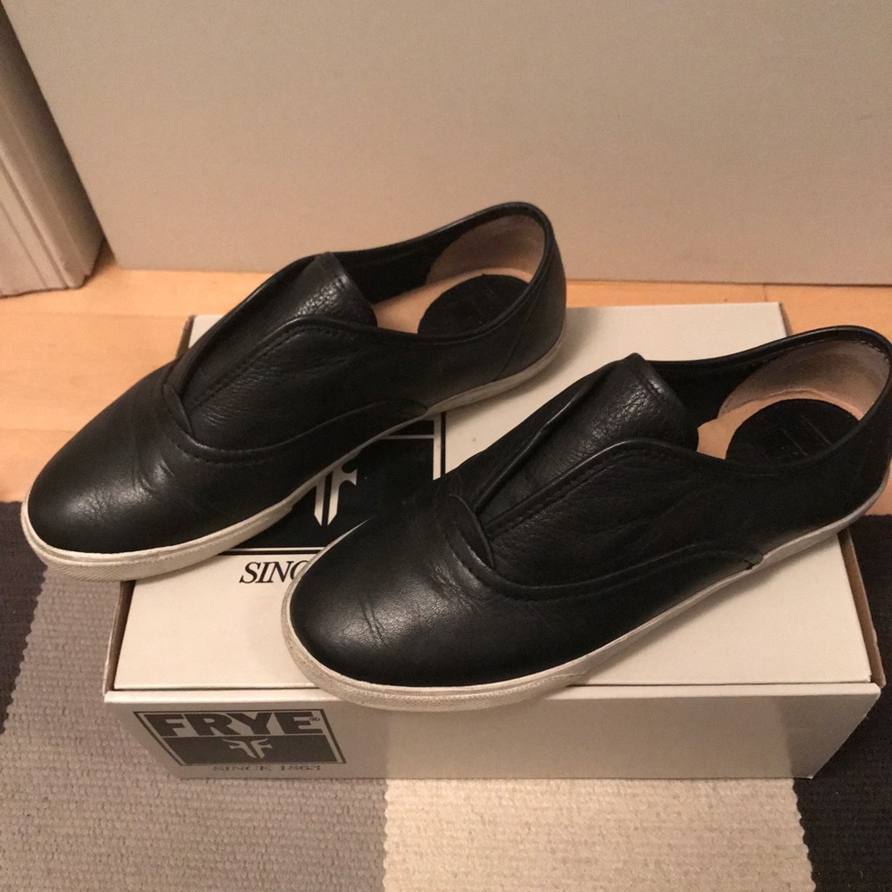 Frye Mindy Slip On Black Leather Size 6 - Picture 5 of 7